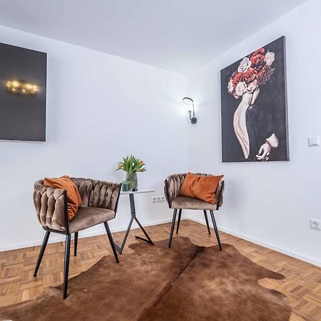 City Wohnung Fn L 5 Klimatisiert Mit Balkon Und Kueche FDH Eksteriør billede